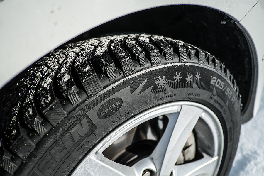 Шипованный мишлен. Мишлен Икс айс 3. Шины Michelin x-Ice North 3. Michelin x-Ice North 3 205/55 r16. Зимняя резина Мишлен 16.