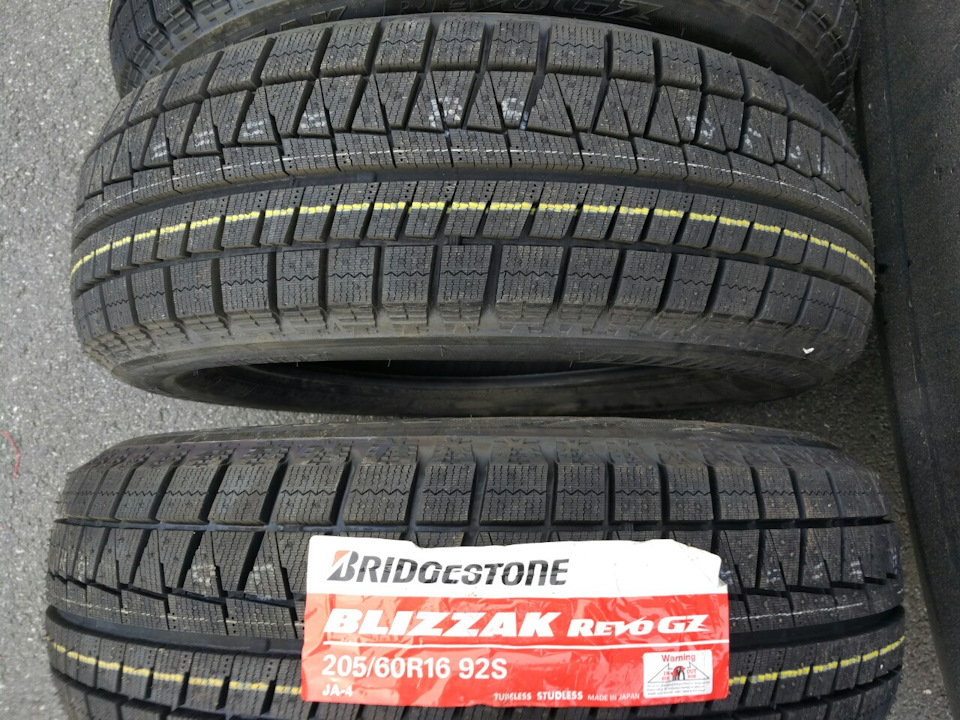 Bridgestone Blizzak Revo GZ 175 70 R13 82S